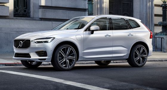 Xe điện 4 bánh trung bình 4WD 180Km / H Công suất tối đa 184KW Volvo XC60 B5