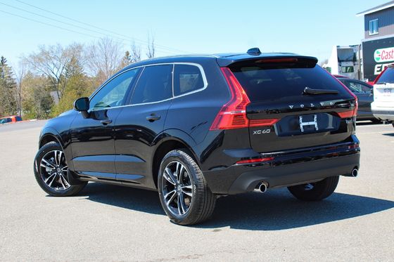 Xe điện 4 bánh trung bình 4WD 180Km / H Công suất tối đa 184KW Volvo XC60 B5