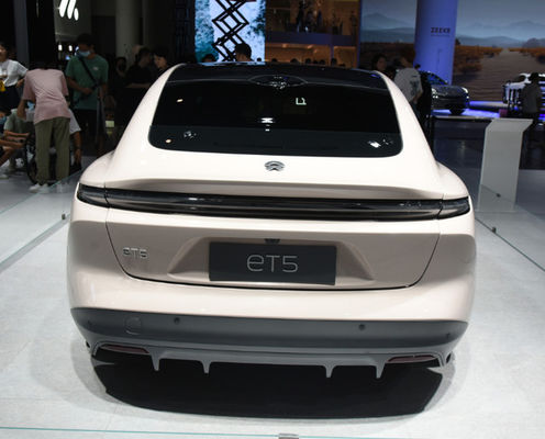 Ô tô điện hiệu suất cao 200km/h Nio ET5 Tay lái trái Xe điện sang trọng