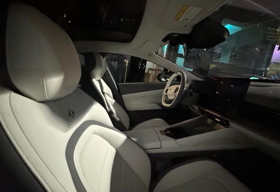 Dongfeng Eπ 007 với phạm vi 1200km và cửa kéo Tốc độ tối đa 165km/h 5 cửa