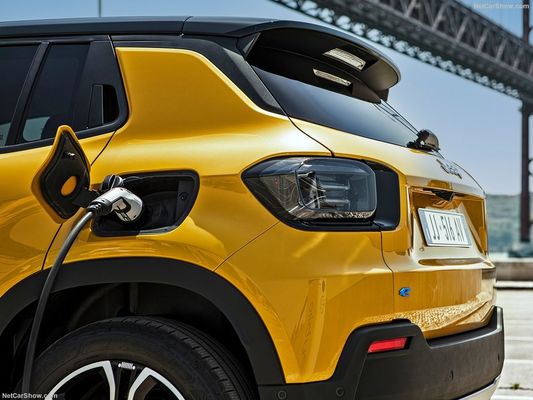 Gia đình nhỏ tập trung tất cả crossover SUV Jeep Avenger với WLTP400km