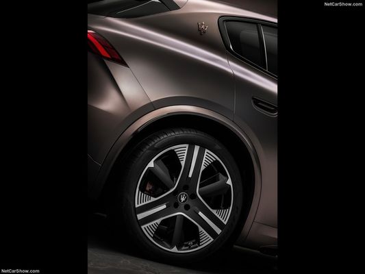 Xe điện hoàn toàn năng lượng mới với 450 phạm vi và tốc độ tối đa 325km / h tại Maserati Gran Turismo Folgore