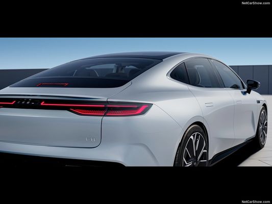 Xe điện Geely Galaxy E8 Ev 2024 550Kw Max New Energy Vehicle Sedan với một động cơ ở tốc độ tối đa 190km / h