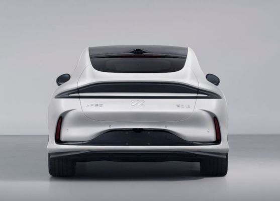 Presale Zhiji L6 Pure Electric 4door Sedan Động cơ 216kw Với A Half Spoke Steeling Wheel Xe năng lượng mới