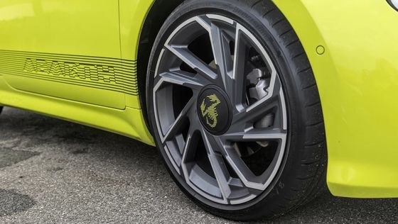 Cute And Sporty At Abarth 500e Hot Hatchback Xe điện vui vẻ như xăng 152P.S động cơ