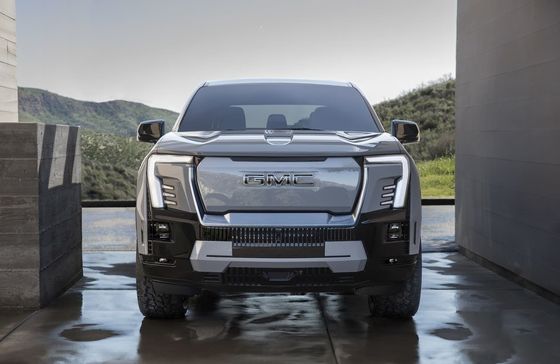 GMC Sierra EV hệ thống truyền động động cơ kép với 754P được đánh giá là kéo lên đến 9500 pound và có thể kéo lên đến 1300 pound của tải trọng