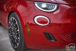 2024 FIAT 500e FWD Mini xe điện pin 42kwh với tốc độ tối đa 94mph