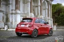 2024 FIAT 500e FWD Mini xe điện pin 42kwh với tốc độ tối đa 94mph