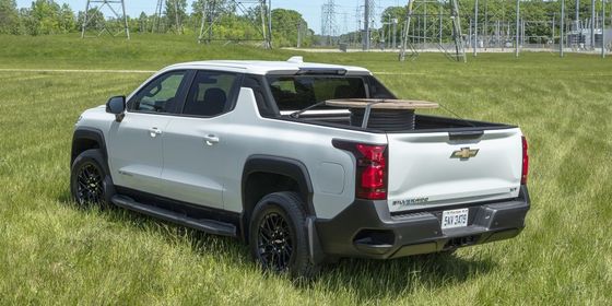 Chiếc xe tải năng lượng mới 2024 Chevrolet Silverado EV với phạm vi EPA 450 dặm ấn tượng làm việc với 10000lb lực kéo