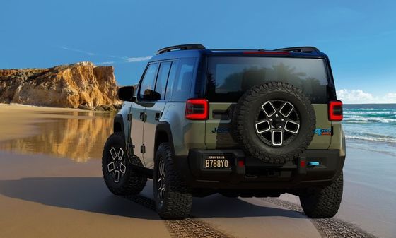 SUV hoàn toàn điện 2024 Jeep Recon EV sắp tới với mái nhà gập gập, cất cánh cửa và đá bò