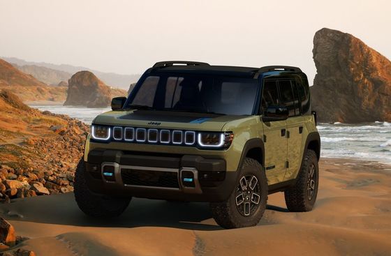 SUV hoàn toàn điện 2024 Jeep Recon EV sắp tới với mái nhà gập gập, cất cánh cửa và đá bò