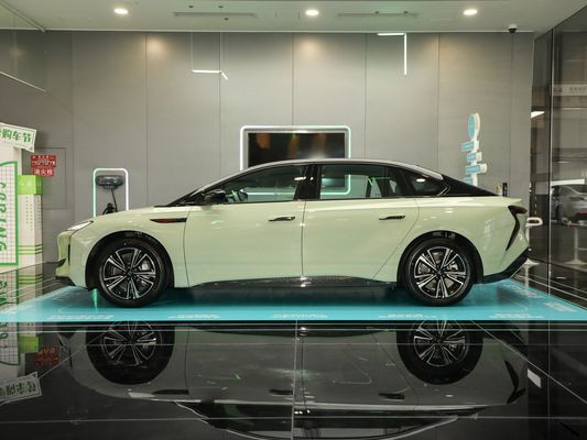 2024 Xe điện Hongqi EH7 với phạm vi 820km