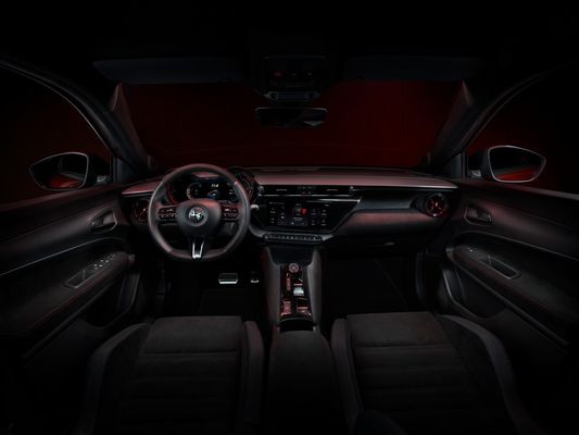 Mua bán trước Chiếc xe nhỏ gọn thể thao nhất Alfa Romeo EV Milano đầu tiên Với 2 tùy chọn hệ thống truyền động 156ph&240ph WLTC 240miles