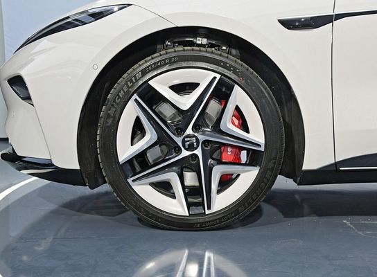 Xe điện tinh khiết Feifan F7 đi kèm với sạc pin miễn phí và thay thế cho cuộc sống 500km RWD xe điện truyền động