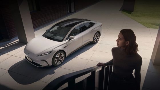 Xe điện tinh khiết Feifan F7 đi kèm với sạc pin miễn phí và thay thế cho cuộc sống 500km RWD xe điện truyền động