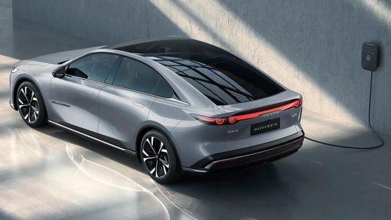 Chiếc xe điện hoàn toàn đầu tiên Mazda EZ-6 là một chiếc sedan xe đằng sau với