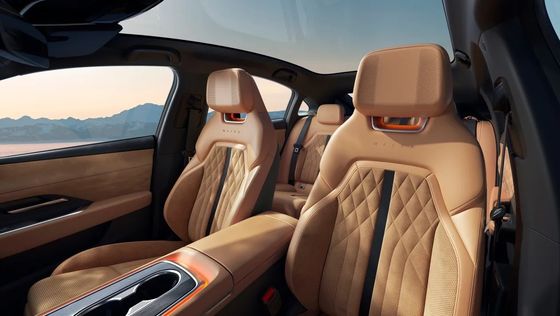 Chiếc xe điện hoàn toàn đầu tiên Mazda EZ-6 là một chiếc sedan xe đằng sau với