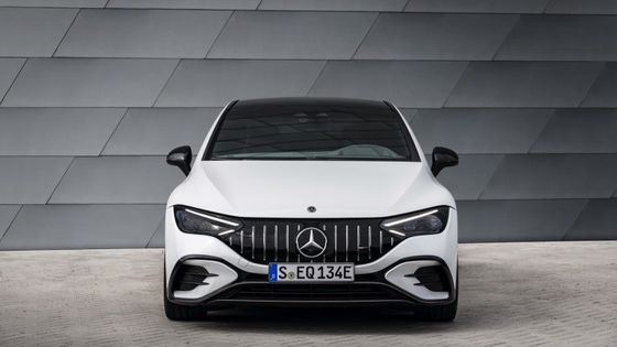 Xe điện siêu tầm xa Mercedes-Benz EQE AMG 53 4MATIC + với động cơ 460kw/625P.s sức mạnh 220km / h tốc độ tối đa