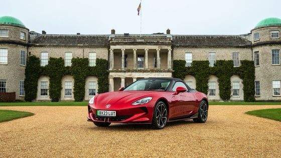 MG Cyberster Trophy Tất cả xe thể thao điện Một sức khỏe 335bhp Và 350lb Foot Of Torque, 336 dặm phạm vi dưới 77kwh pin