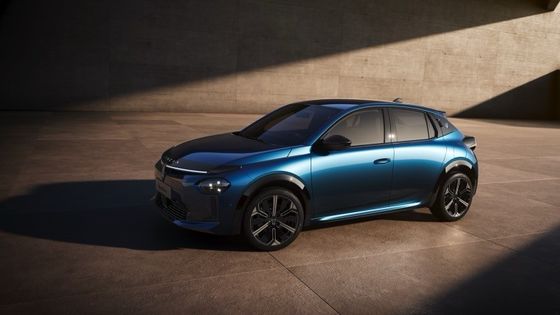 Chiếc xe điện đầu tiên của Lancia Ypsilon với động cơ gắn phía trước với 154 mã lực và 260 Nm.