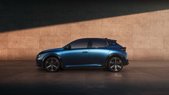 Chiếc xe điện đầu tiên của Lancia Ypsilon với động cơ gắn phía trước với 154 mã lực và 260 Nm.