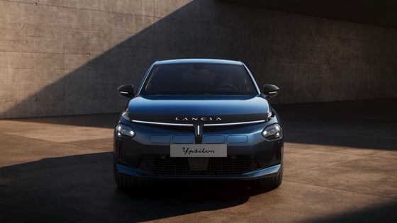 Chiếc xe điện đầu tiên của Lancia Ypsilon với động cơ gắn phía trước với 154 mã lực và 260 Nm.