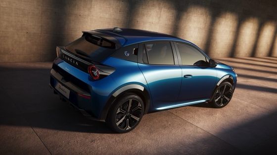 Chiếc xe điện đầu tiên của Lancia Ypsilon với động cơ gắn phía trước với 154 mã lực và 260 Nm.