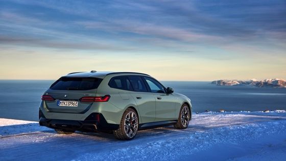 Xe điện mới nhất phù hợp với pin 84,4kWh phạm vi 329mile với 335bhp/430Nm tại BMW i5 Touring eDrive40 một tốc độ RWD