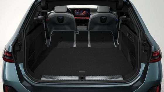 Xe điện mới nhất phù hợp với pin 84,4kWh phạm vi 329mile với 335bhp/430Nm tại BMW i5 Touring eDrive40 một tốc độ RWD