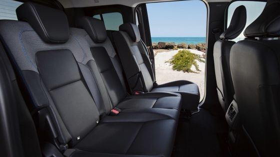 Vị trí lái xe thoải mái và cabin thực tế với giá trị tốt Nissan Townstar MPV Pure Ev với WLTP 285km