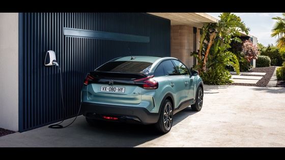 Lái xe tốt E-C4 của Citroen Với 115kw (156ps) Điện lực 150km/h Tốc độ tối đa 54kwh Lithium Ion pin