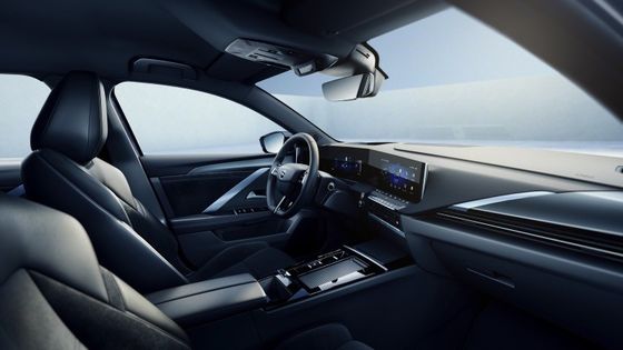 Chiếc xe chạy bằng điện thoải mái ở Opel Astra Electric với pin 54kwh 150kw động cơ sức mạnh ở tốc độ tối đa 170km / h