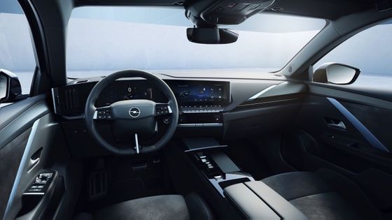 Chiếc xe chạy bằng điện thoải mái ở Opel Astra Electric với pin 54kwh 150kw động cơ sức mạnh ở tốc độ tối đa 170km / h