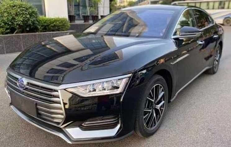 BYD E9 Ô tô điện cỡ lớn Sedan sang trọng Lái xe tay trái 185km / h Phạm vi 506km