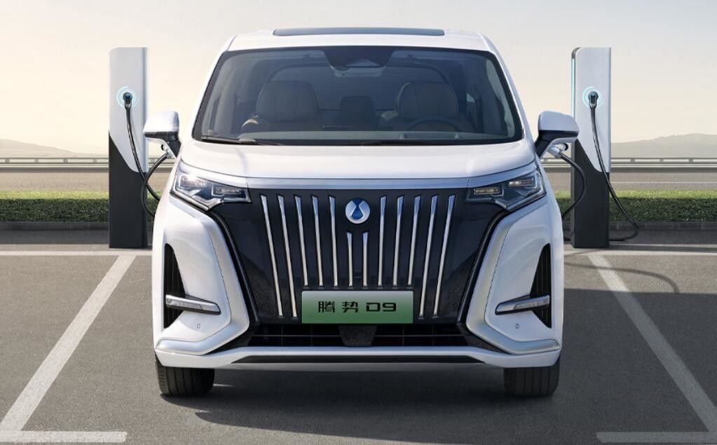 Denza D9 MPV EV Xe 571nm pin lithium Iron 4WD SUV điện 180km / h