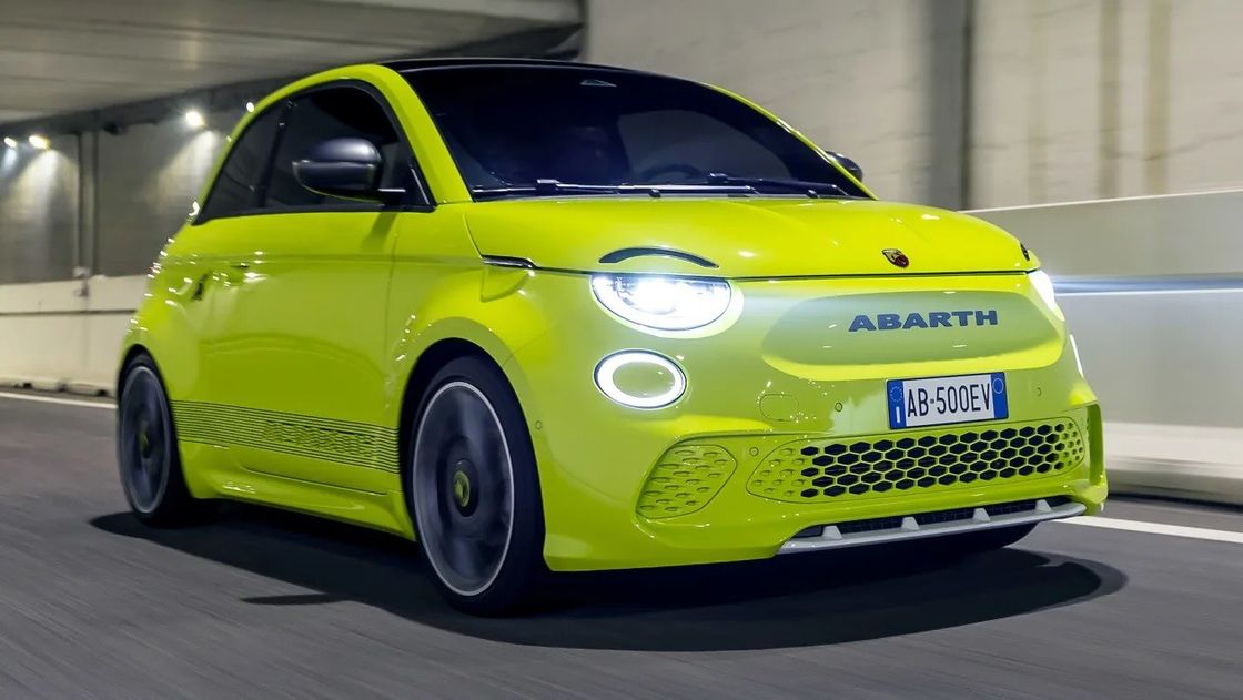 Cute And Sporty At Abarth 500e Hot Hatchback Xe điện vui vẻ như xăng 152P.S động cơ