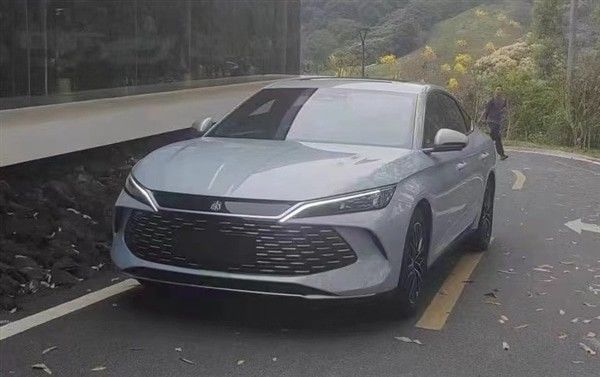 Mua bán trước năm 2024 BYD Qinn L DM-i 80km Xe điện hạ cánh Sớm xe lai 1.5T 101ps L4 New Engergy Car