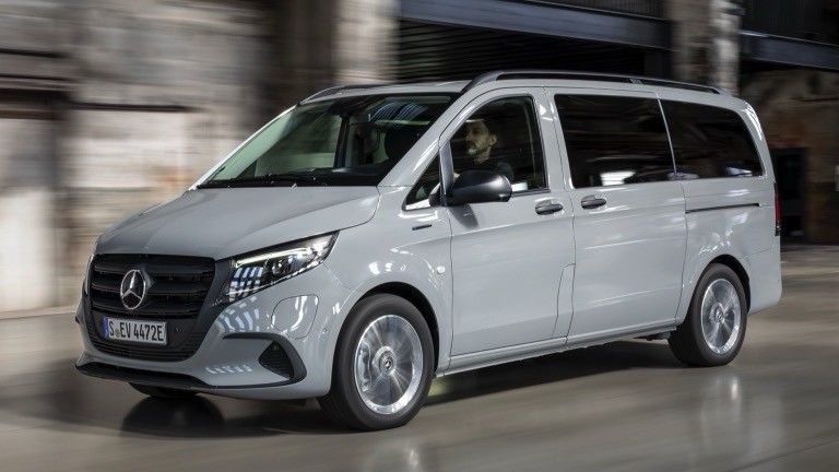 9 chỗ ngồi EV Mercedes-Benz EVito Tourer Long Với một động cơ điện 201bhp Và pin sử dụng 90kWh