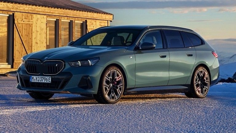 Xe điện mới nhất phù hợp với pin 84,4kWh phạm vi 329mile với 335bhp/430Nm tại BMW i5 Touring eDrive40 một tốc độ RWD